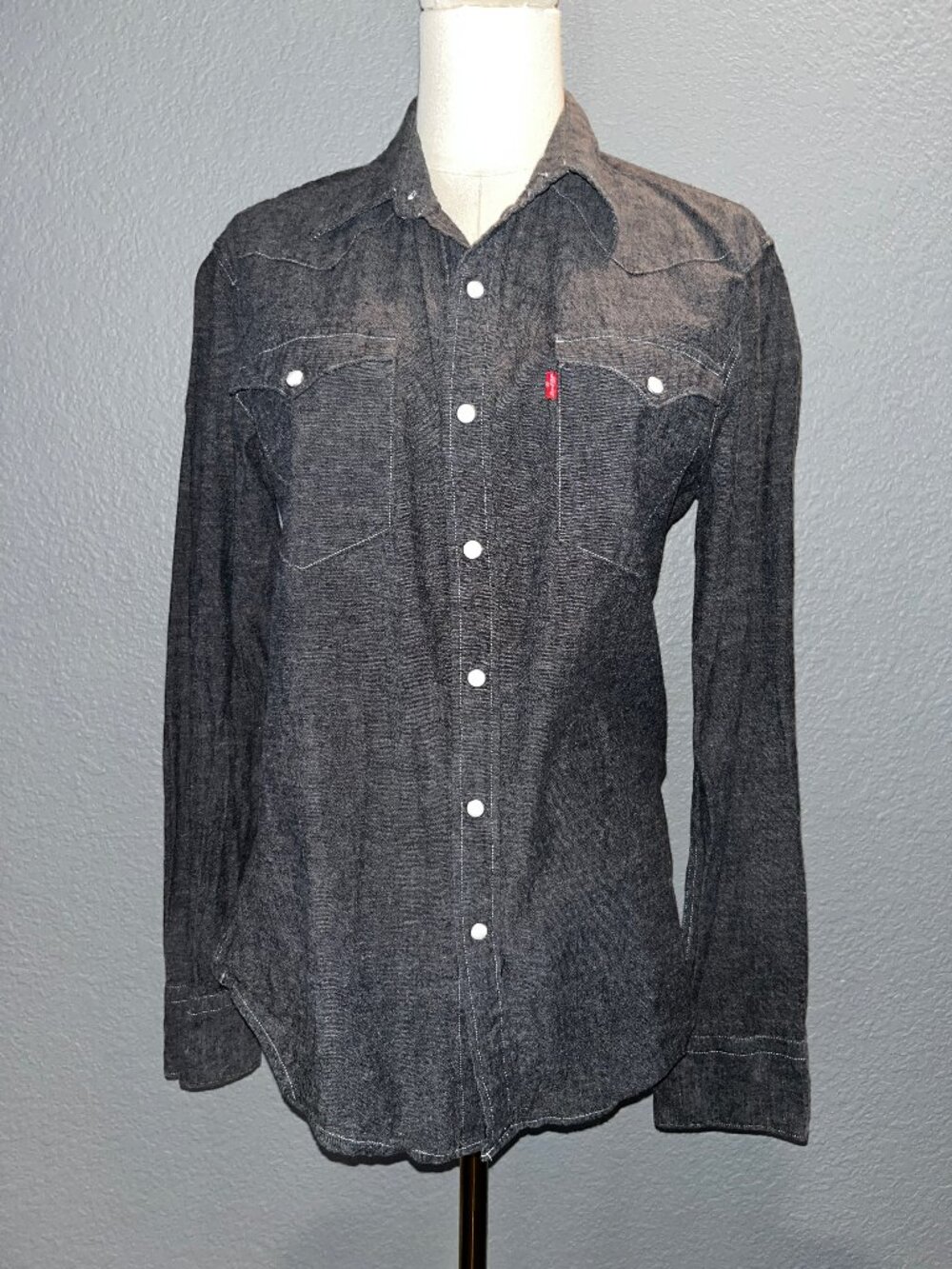 Levi's Women's Dark Gray Denim Chambray Western Barstow Pearl Snap Shirt  - M
